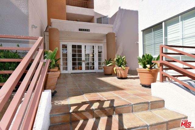 14570 Benefit Street 201, Sherman Oaks, CA 91403