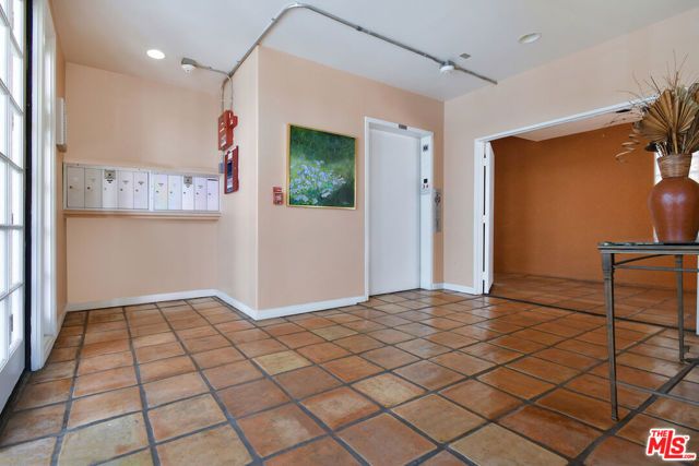 14570 Benefit Street 201, Sherman Oaks, CA 91403