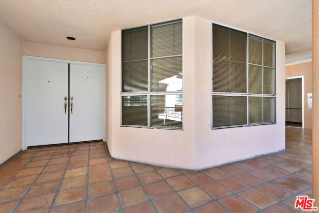 14570 Benefit Street 201, Sherman Oaks, CA 91403