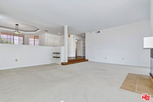 14570 Benefit Street 201, Sherman Oaks, CA 91403
