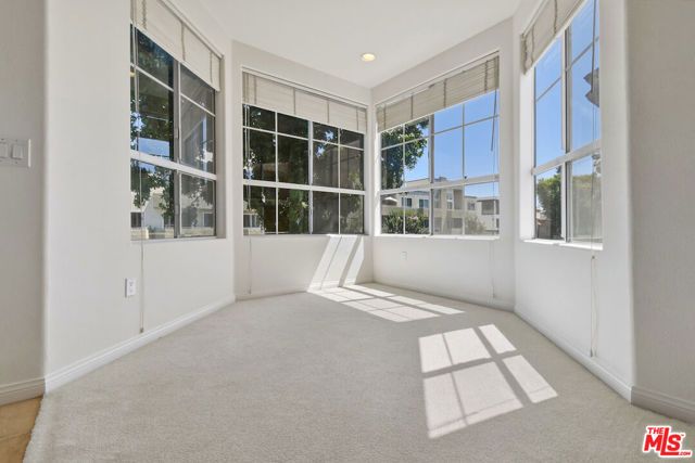 14570 Benefit Street 201, Sherman Oaks, CA 91403