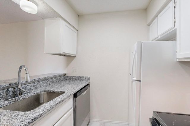 9520 Royal Lane 308, Dallas, TX 75243