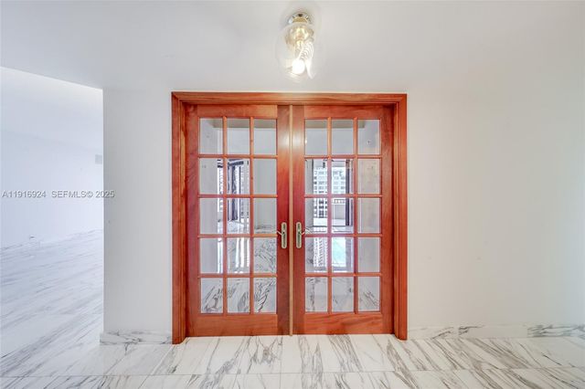 520 Brickell Key Dr A1104, Miami, FL 33131