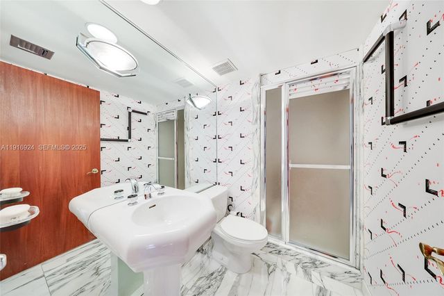 520 Brickell Key Dr A1104, Miami, FL 33131