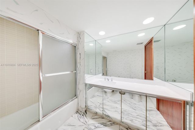 520 Brickell Key Dr A1104, Miami, FL 33131