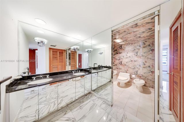 520 Brickell Key Dr A1104, Miami, FL 33131