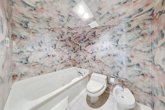 520 Brickell Key Dr A1104, Miami, FL 33131