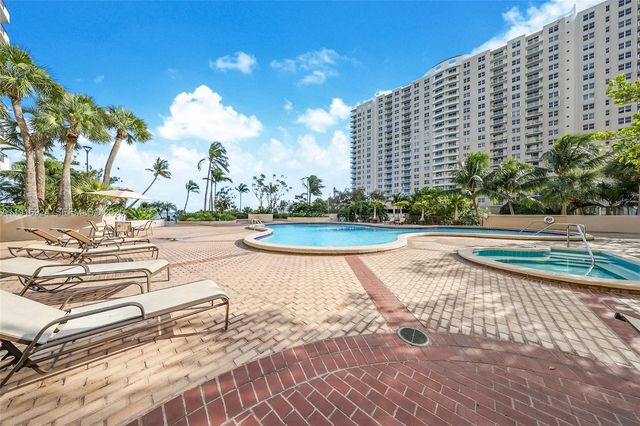 520 Brickell Key Dr A1104, Miami, FL 33131