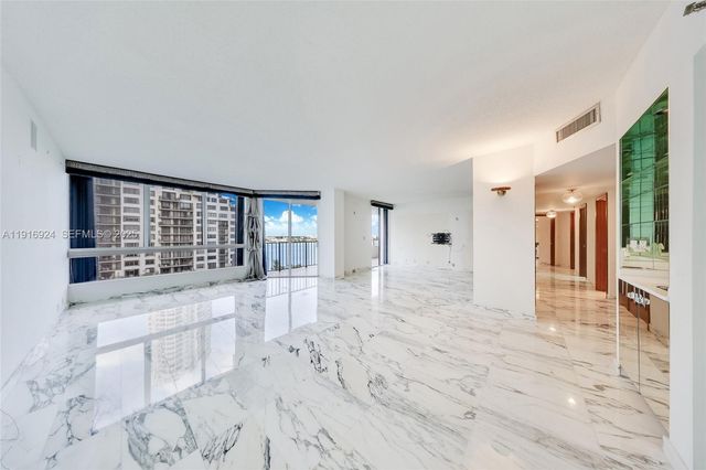 520 Brickell Key Dr A1104, Miami, FL 33131