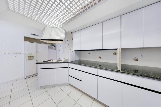 520 Brickell Key Dr A1104, Miami, FL 33131