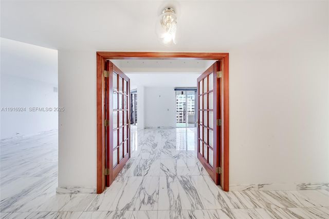 520 Brickell Key Dr A1104, Miami, FL 33131