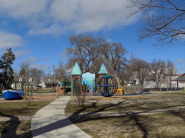 313 Cartwright Street, South Haven, MI 49090