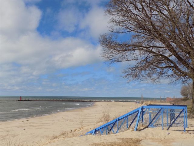 313 Cartwright Street, South Haven, MI 49090