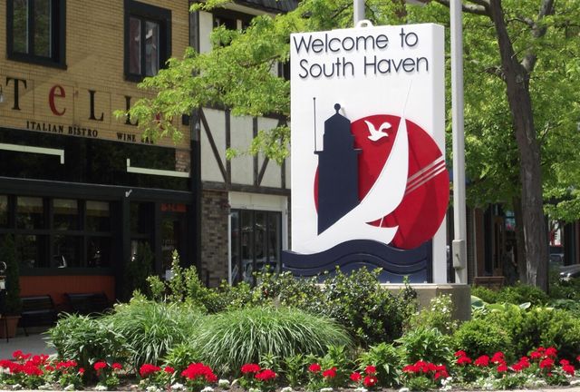 313 Cartwright Street, South Haven, MI 49090