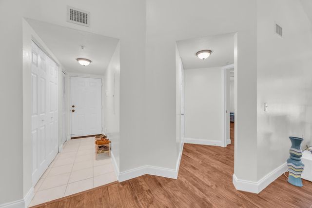 4241 San Marino Boulevard 207, West Palm Beach, FL 33409