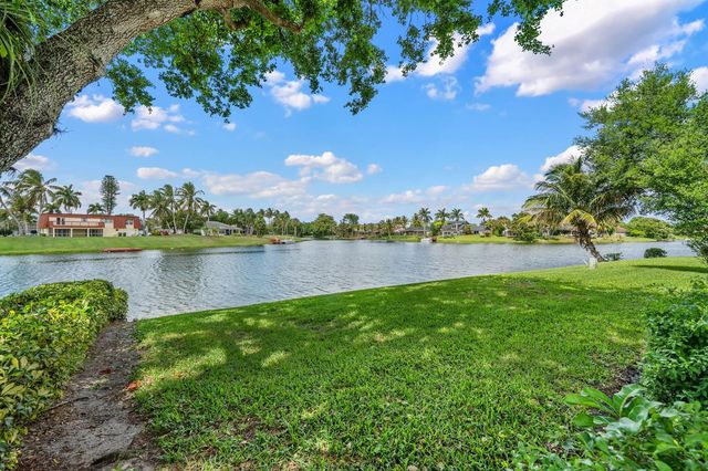 12598 Westhampton Circle, Wellington, FL 33414