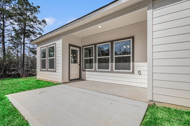 11702 Oakwood Ranch, Willis, TX 77378