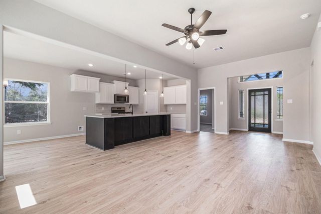 11702 Oakwood Ranch, Willis, TX 77378