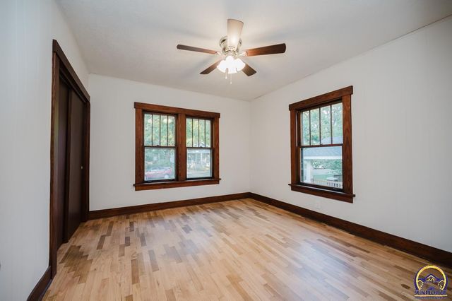 1180 SW Woodward AVE, Topeka, KS 66604