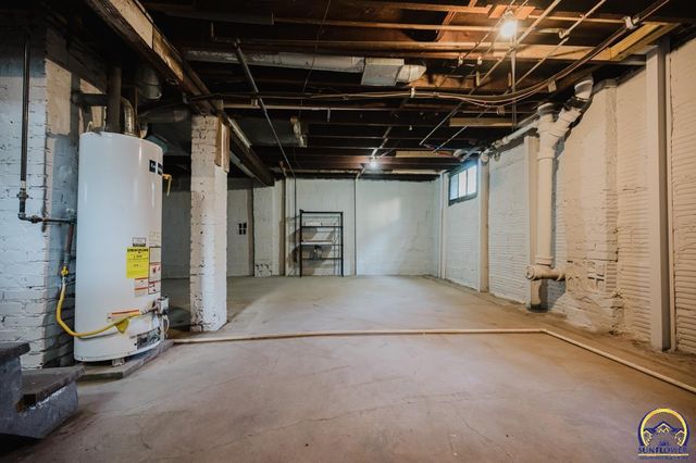 1180 SW Woodward AVE, Topeka, KS 66604