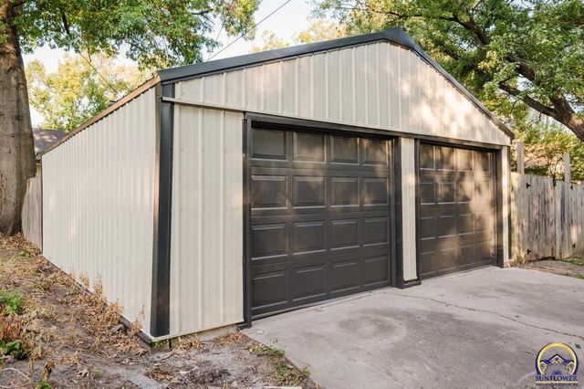 1180 SW Woodward AVE, Topeka, KS 66604