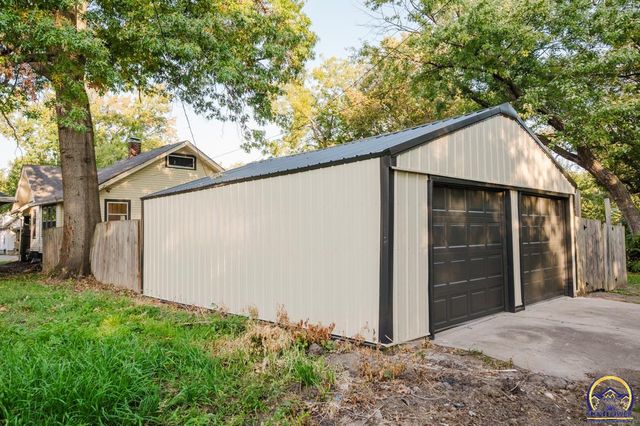 1180 SW Woodward AVE, Topeka, KS 66604