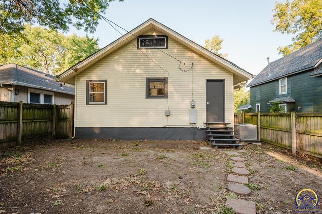 1180 SW Woodward AVE, Topeka, KS 66604