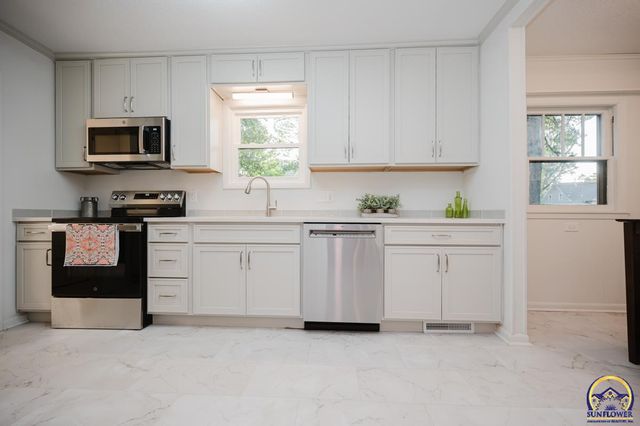 1180 SW Woodward AVE, Topeka, KS 66604