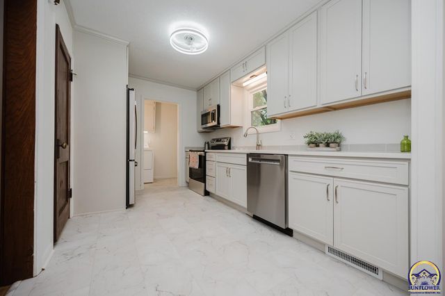 1180 SW Woodward AVE, Topeka, KS 66604