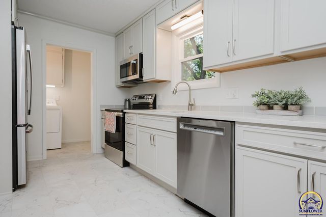 1180 SW Woodward AVE, Topeka, KS 66604