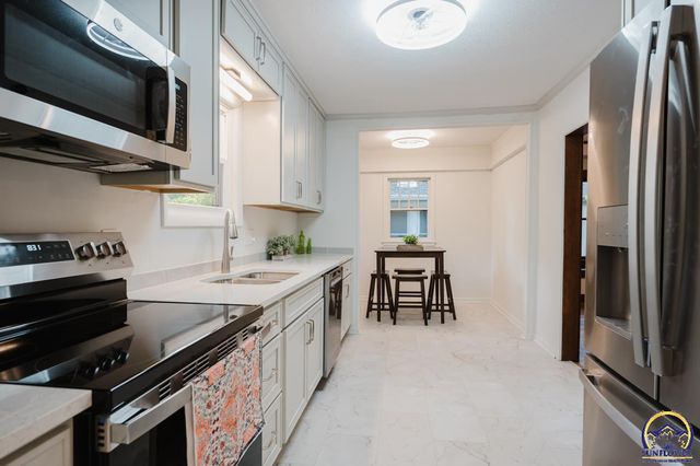 1180 SW Woodward AVE, Topeka, KS 66604