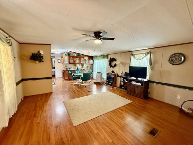 535 Mansard Island Dr, Springville, TN 38256