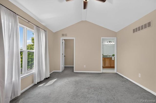 840 Cross Circle, Oxford, MI 48371