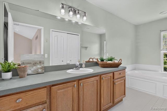 840 Cross Circle, Oxford, MI 48371