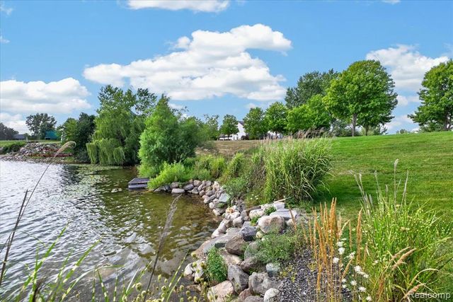 840 Cross Circle, Oxford, MI 48371