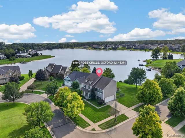 840 Cross Circle, Oxford, MI 48371