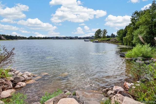 840 Cross Circle, Oxford, MI 48371
