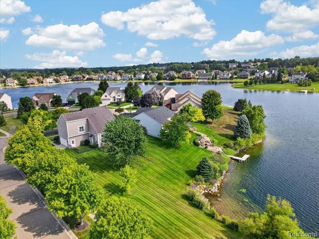 840 Cross Circle, Oxford, MI 48371