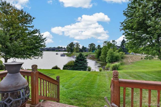 840 Cross Circle, Oxford, MI 48371