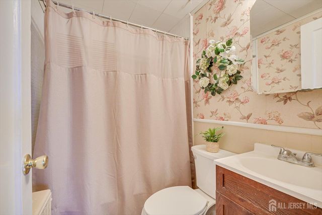 105 E. Cliff Road, Colonia, NJ 07067