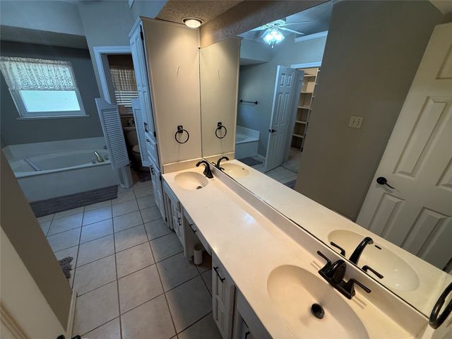 820 Forgotten Lane, Burleson, TX 76028
