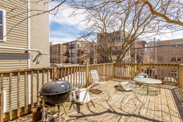 1137 W Columbia Avenue 2, Chicago, IL 60626
