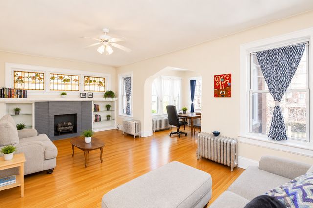 1137 W Columbia Avenue 2, Chicago, IL 60626