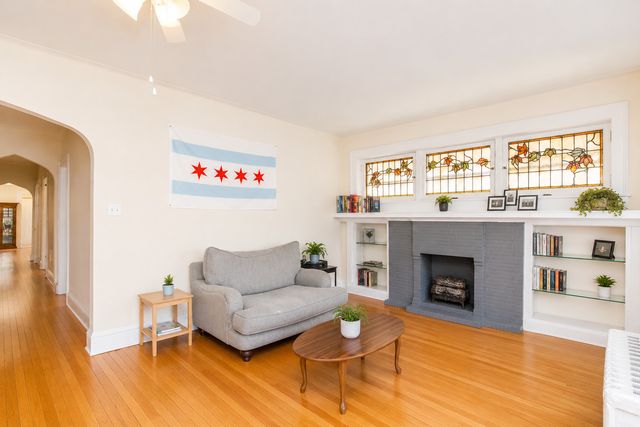1137 W Columbia Avenue 2, Chicago, IL 60626