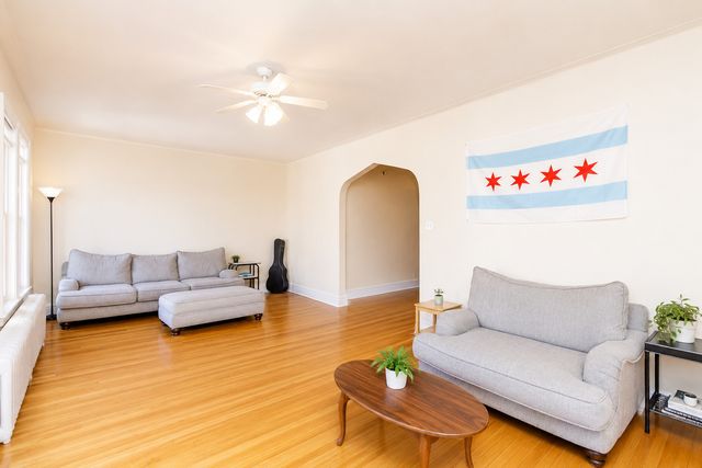 1137 W Columbia Avenue 2, Chicago, IL 60626