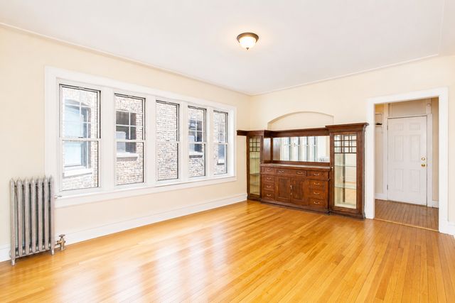 1137 W Columbia Avenue 2, Chicago, IL 60626