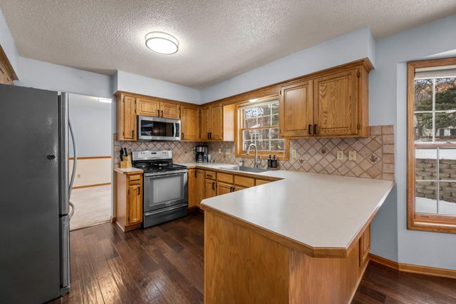 1602 Regatta Drive, Woodbury, MN 55125
