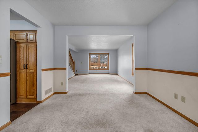 1602 Regatta Drive, Woodbury, MN 55125