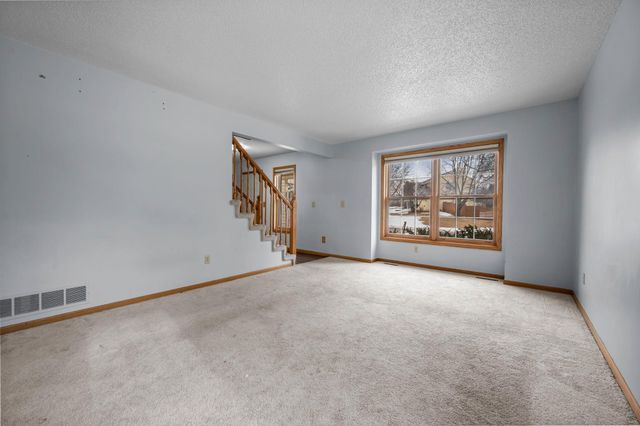1602 Regatta Drive, Woodbury, MN 55125