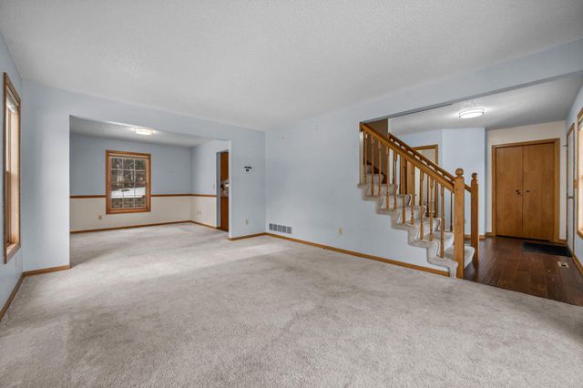 1602 Regatta Drive, Woodbury, MN 55125